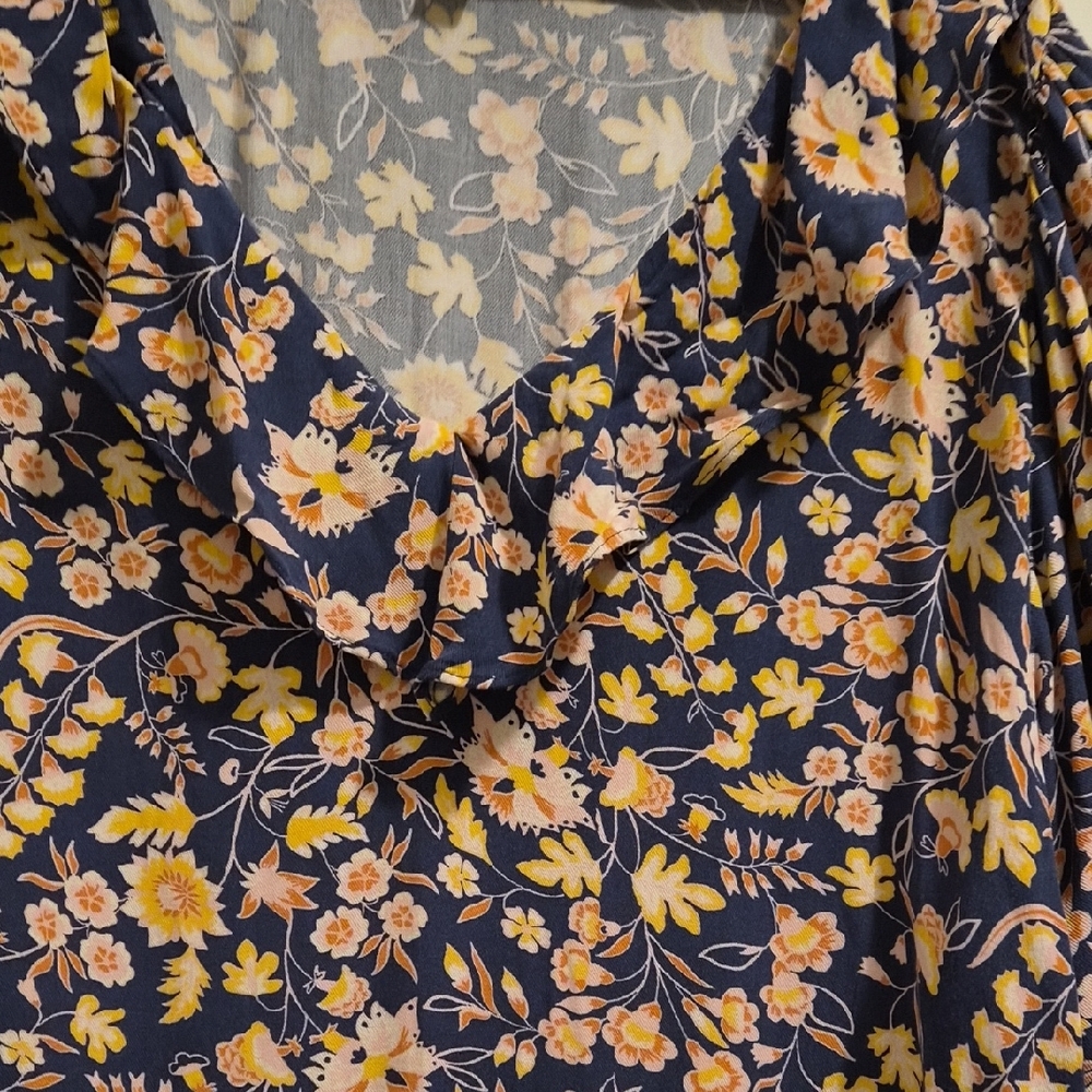 Floral V-Neck Ruffle Blouse - Picture 6 of 8